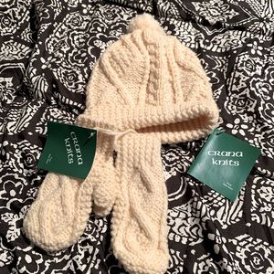 Hand knit child hat & mitten set